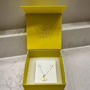 Kendra Scott “E” Necklace and dish set NWT